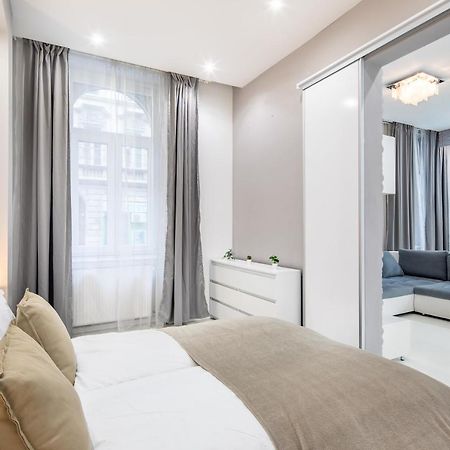 Cozy & Central Apartment With 2-Bedroom Budapeste Exterior foto