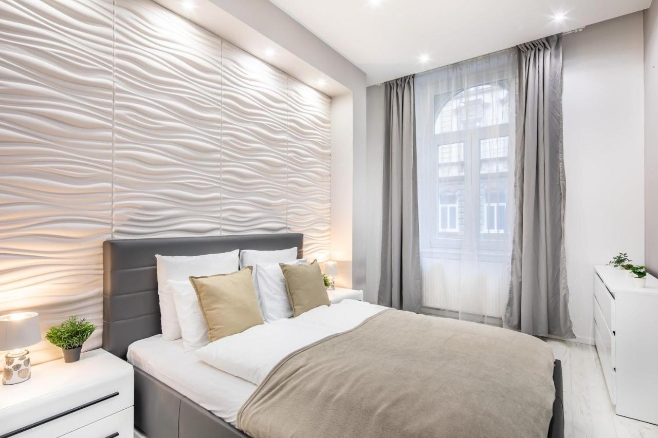 Cozy & Central Apartment With 2-Bedroom Budapeste Exterior foto