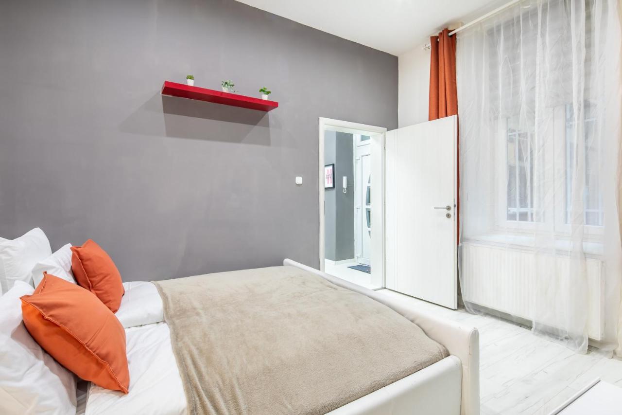 Cozy & Central Apartment With 2-Bedroom Budapeste Exterior foto