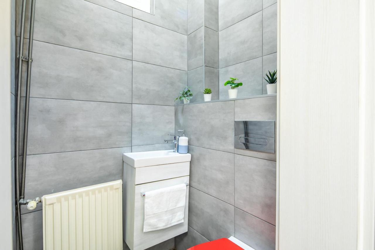 Cozy & Central Apartment With 2-Bedroom Budapeste Exterior foto