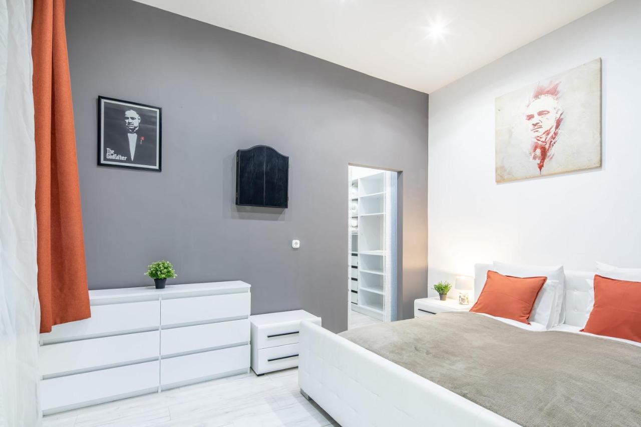 Cozy & Central Apartment With 2-Bedroom Budapeste Exterior foto